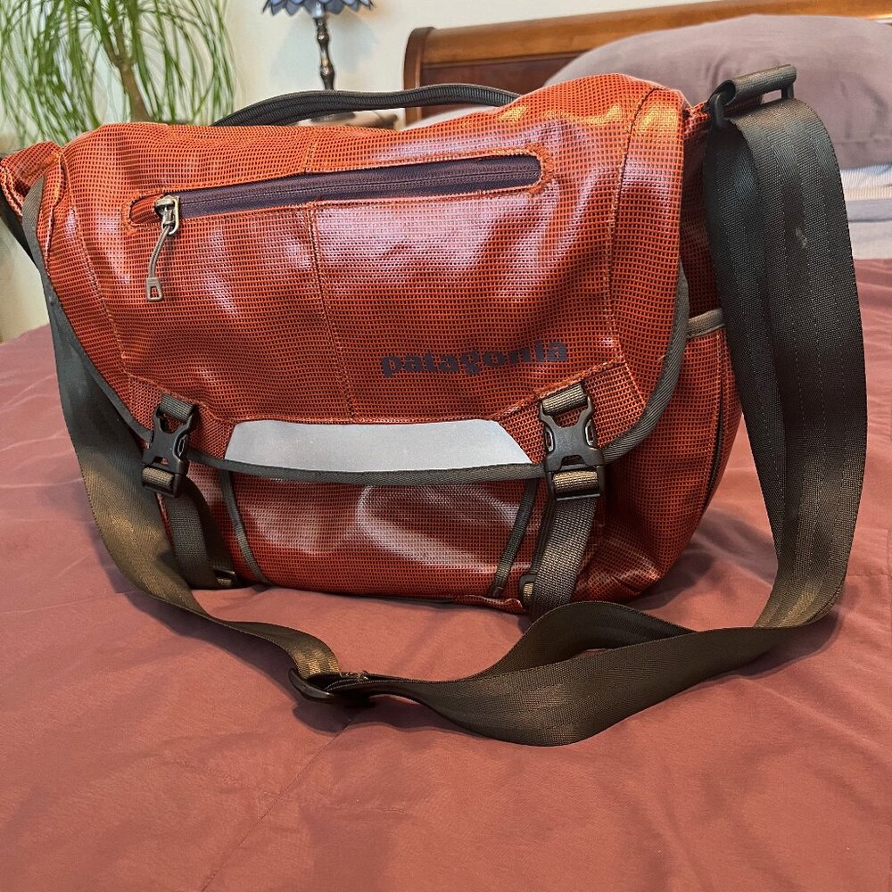 Patagonia Black Hole Messenger Bag - Small